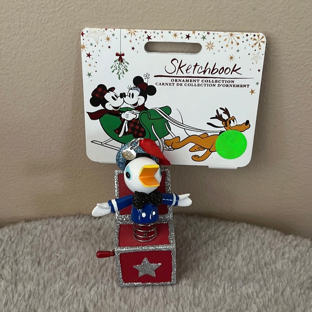 Disney Donald duck ornament brand new